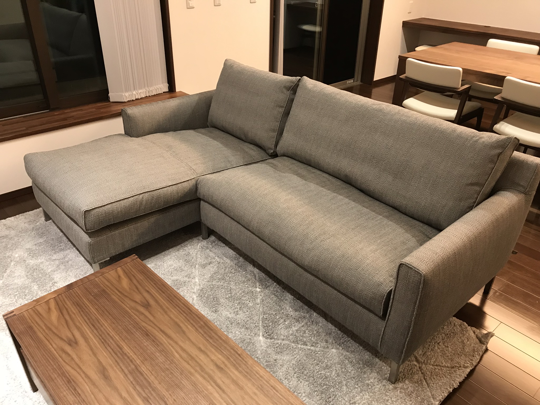 N様 / アイラーセン ストリームラインカウチソファ、 レン ダイニングテーブル インテリアショップ Life アイラーセン ベースライン システムソファ