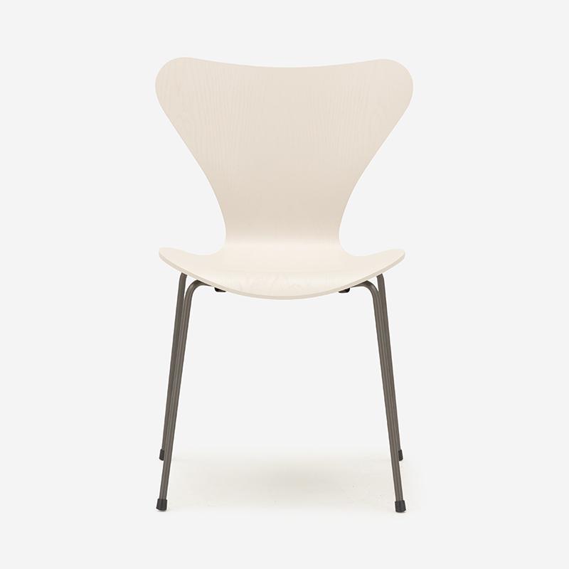 FRITZ HANSEN　3107　チェア