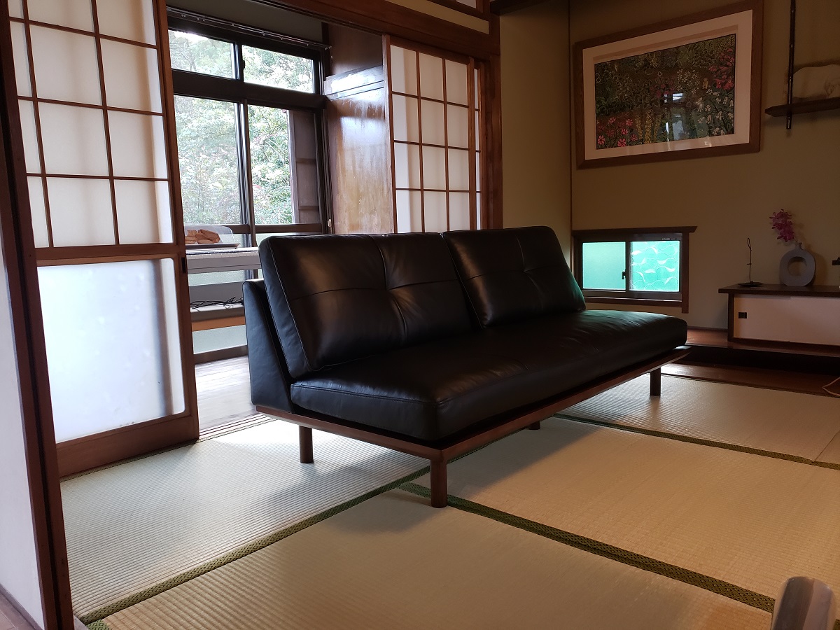 A様 ／ RENテーブル、Yチェア、SECTO、FLADソファ